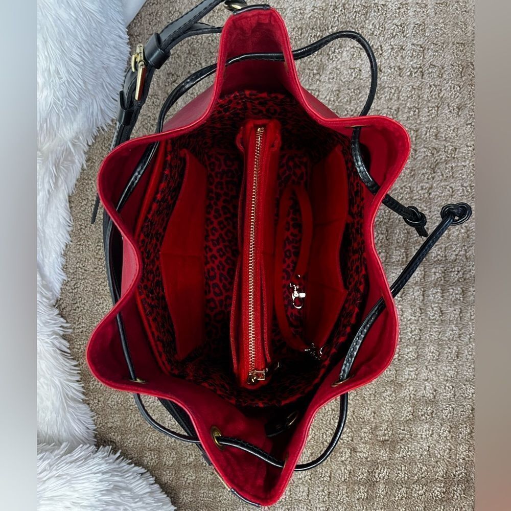 AUTH LOUIS VUITTON EPI LEATHER NOE- BLACK AND RED - Picture 14 of 16